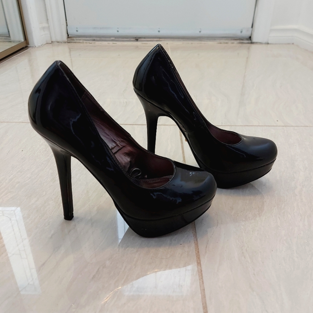 F21 Black Patent Platform Heels